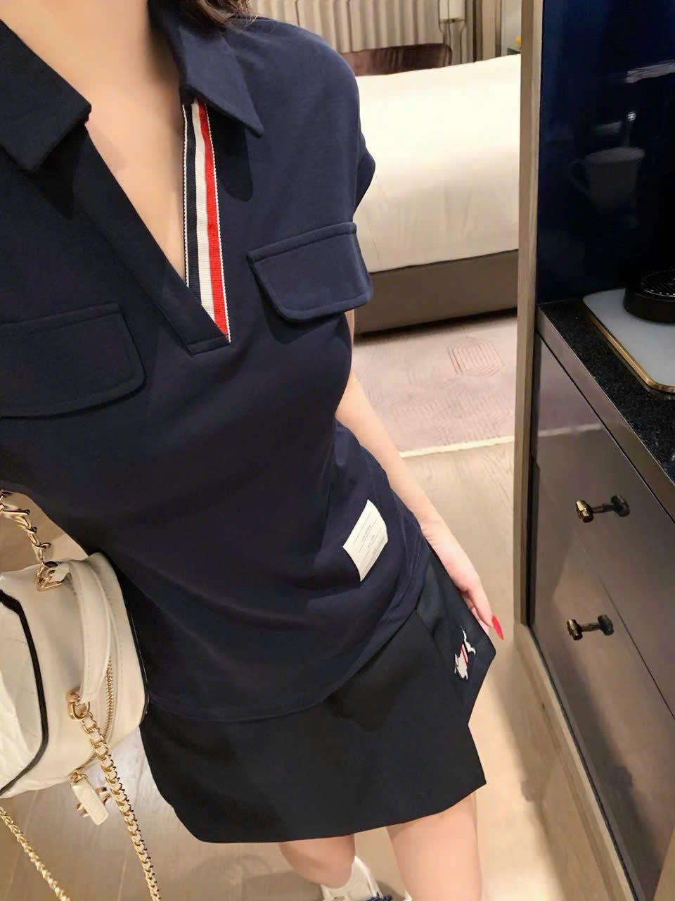 Combo áo thun trắng xanh đen tay ngắn váy ngắn xếp ly Thom Browne 5