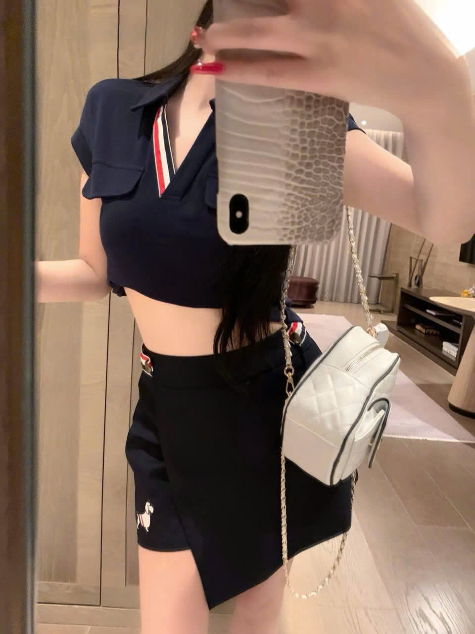 Combo áo thun trắng xanh đen tay ngắn váy ngắn xếp ly Thom Browne 7