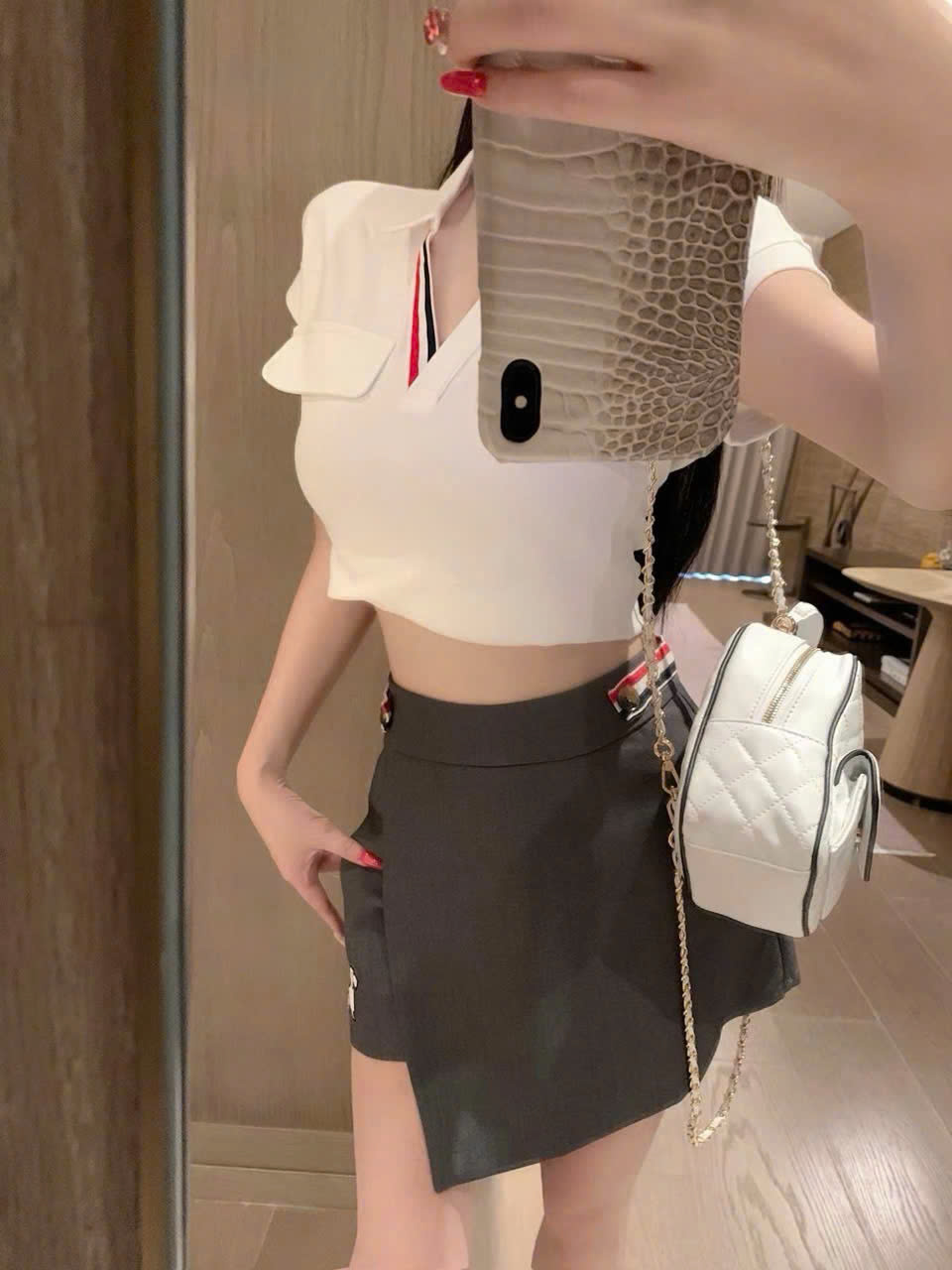 Combo áo thun trắng xanh đen tay ngắn váy ngắn xếp ly Thom Browne 8
