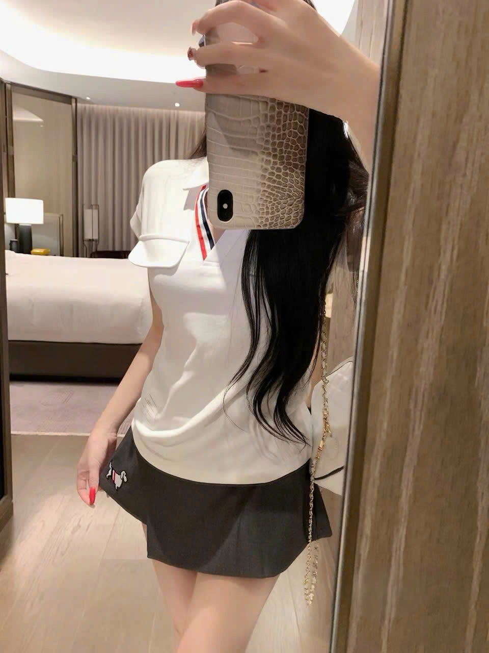Combo áo thun trắng xanh đen tay ngắn váy ngắn xếp ly Thom Browne 10