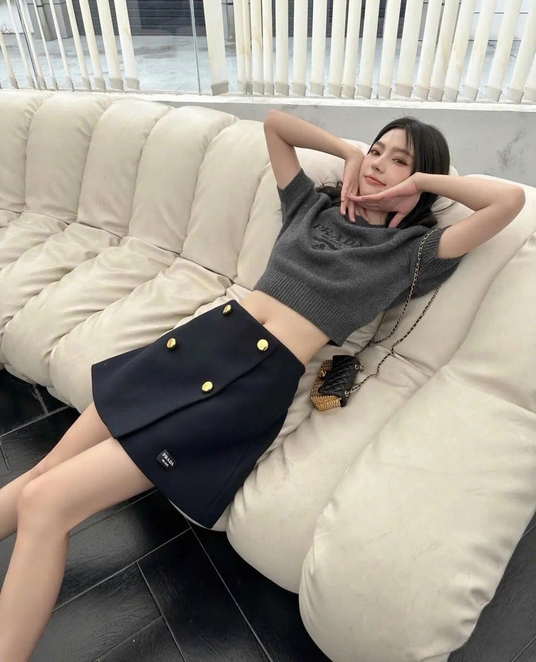 Váy ngắn nữ nút vàng vạt chéo Prada 1