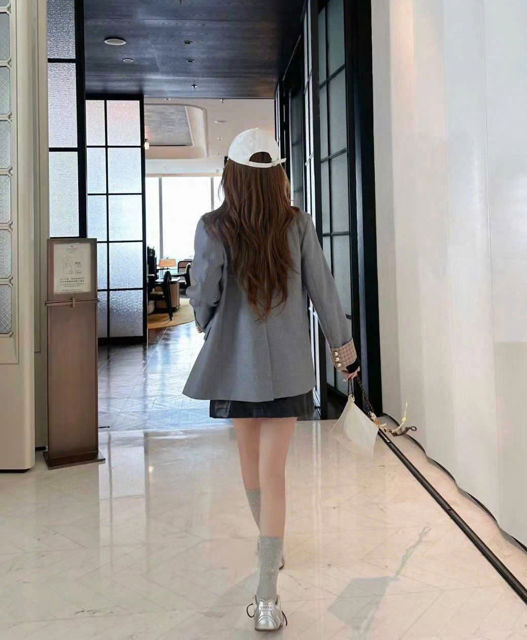 Áo khoác nữ màu xám phối nâu Miu Miu 2