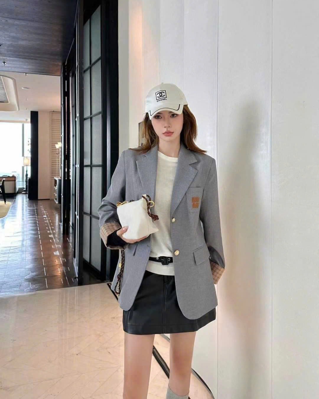 Áo khoác nữ màu xám phối nâu Miu Miu 5