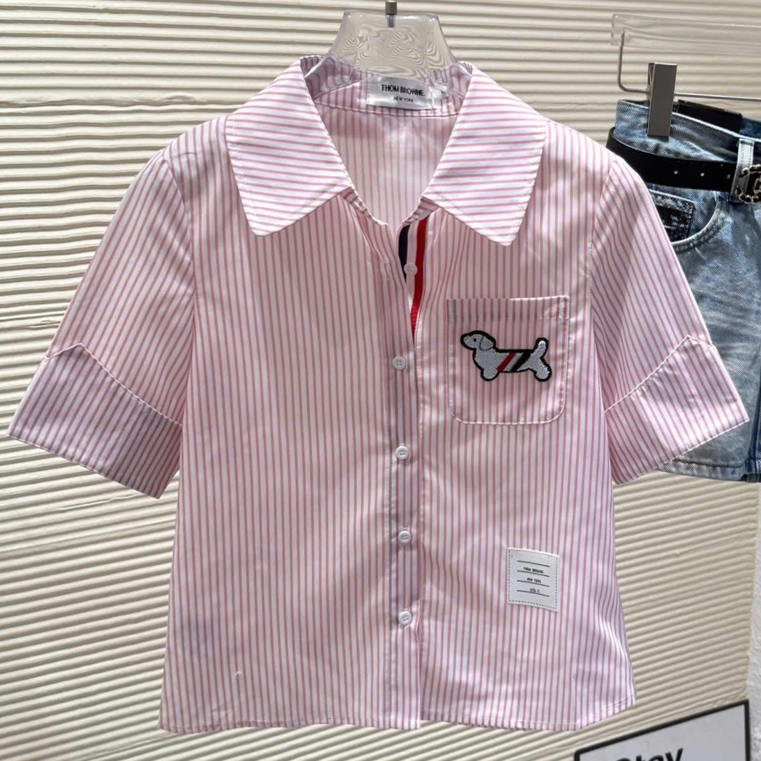 Áo sơ mi nữ nhiều màu Thom Browne họa tiết chó 5