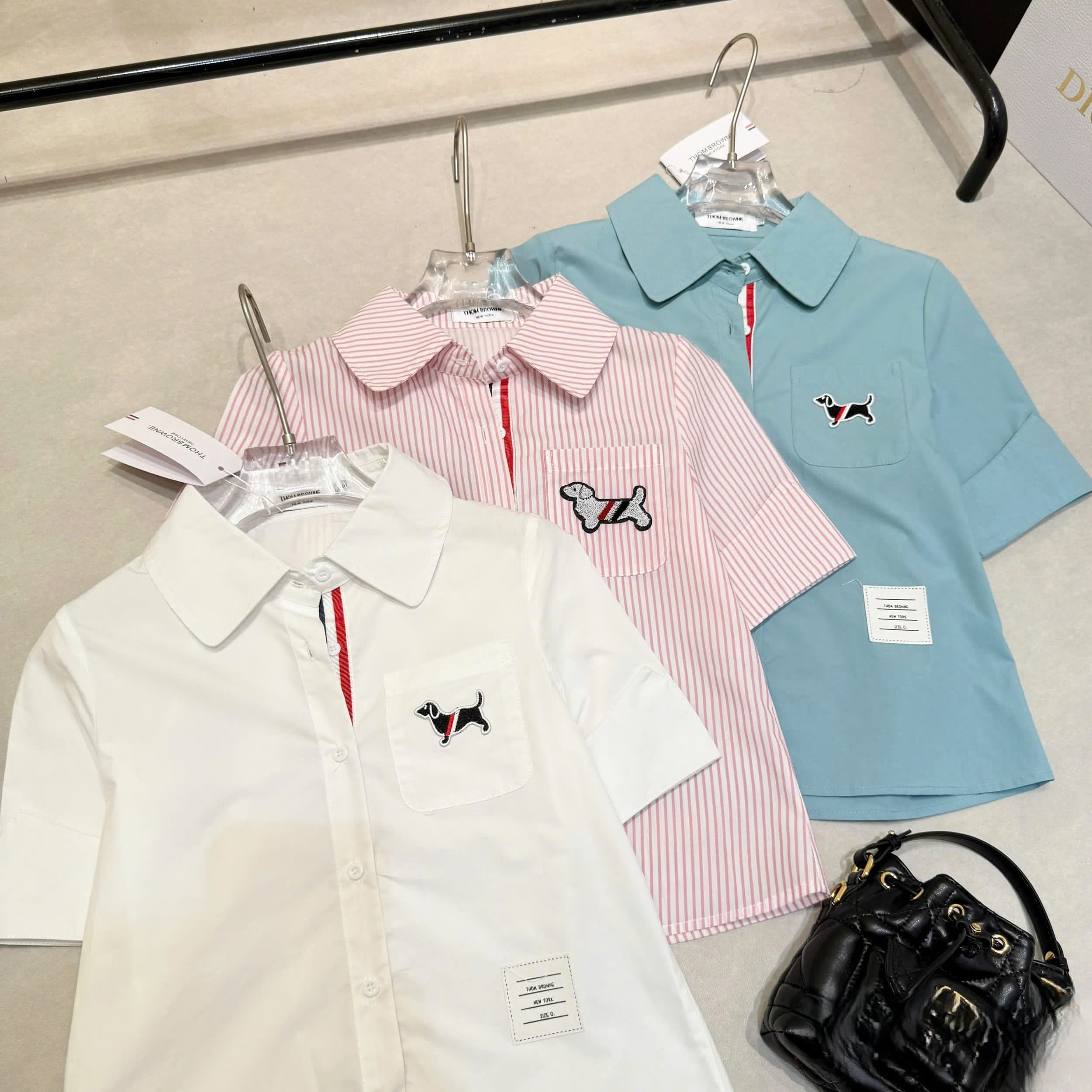 Áo sơ mi nữ nhiều màu Thom Browne họa tiết chó 4