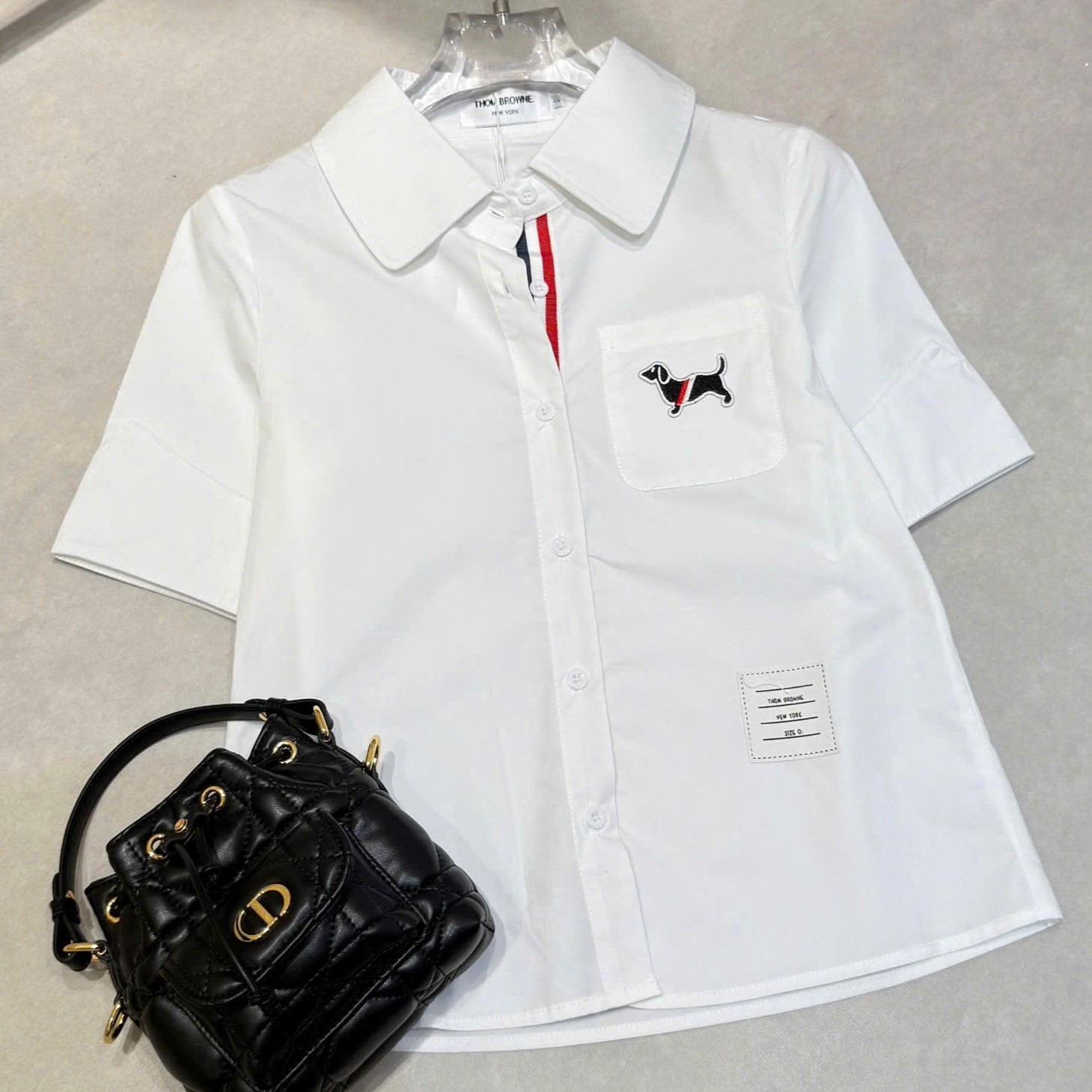 Áo sơ mi nữ nhiều màu Thom Browne họa tiết chó 8