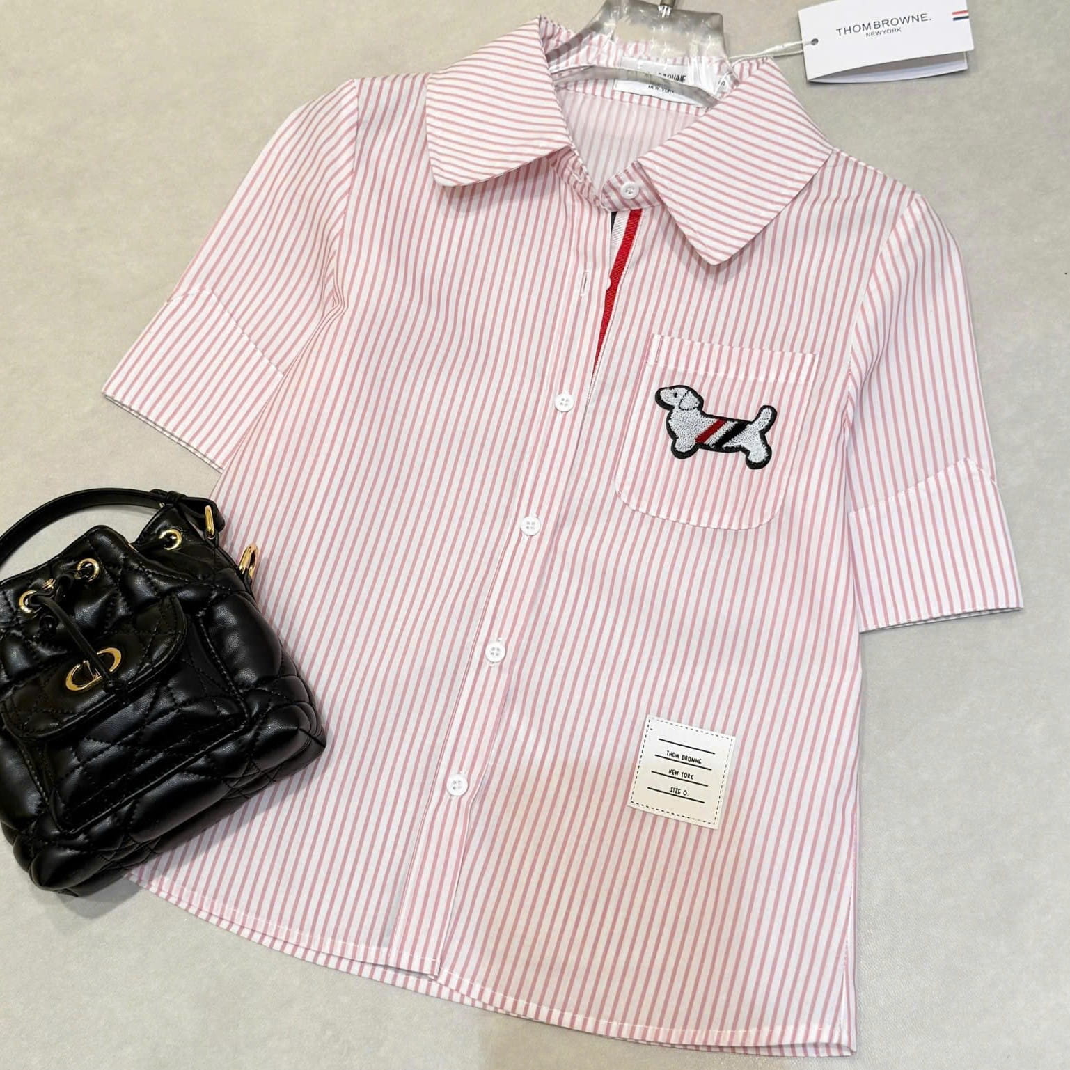 Áo sơ mi nữ nhiều màu Thom Browne họa tiết chó 7