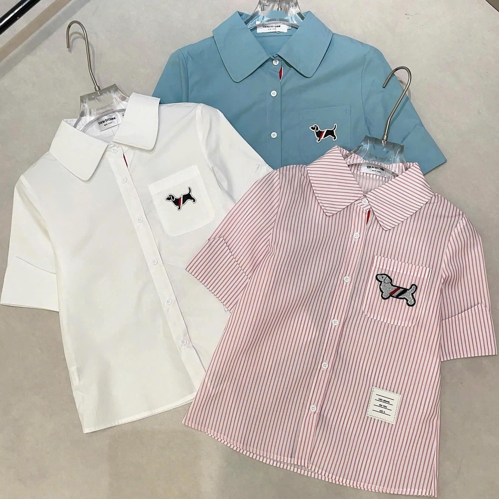Áo sơ mi nữ nhiều màu Thom Browne họa tiết chó 12