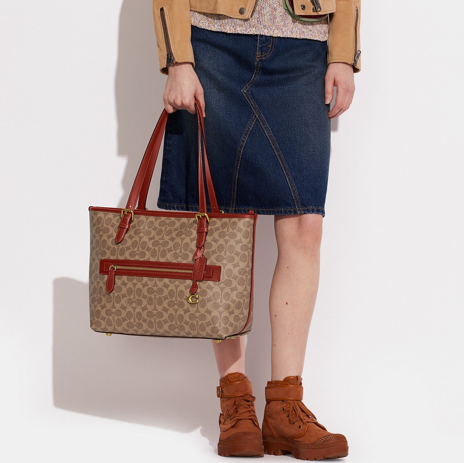 Taylor tote in online signature jacquard