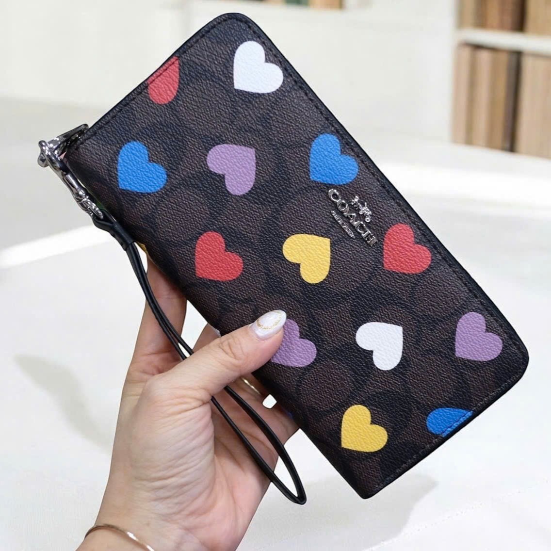 Ví Coach dài nữ Long Zip Around Wallet In Signature Canvas With Heart Print CP411 3