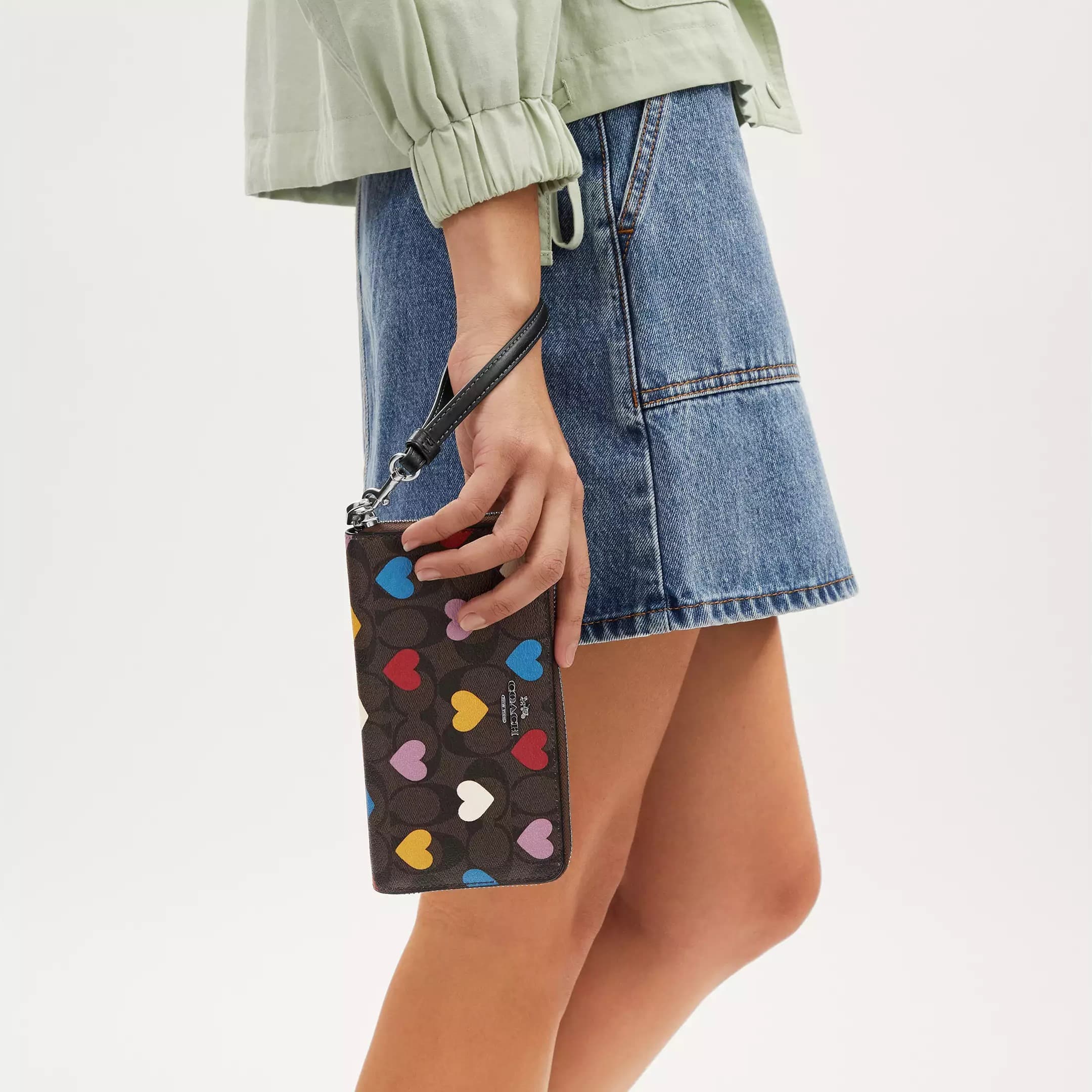 Ví Coach dài nữ Long Zip Around Wallet In Signature Canvas With Heart Print CP411 6