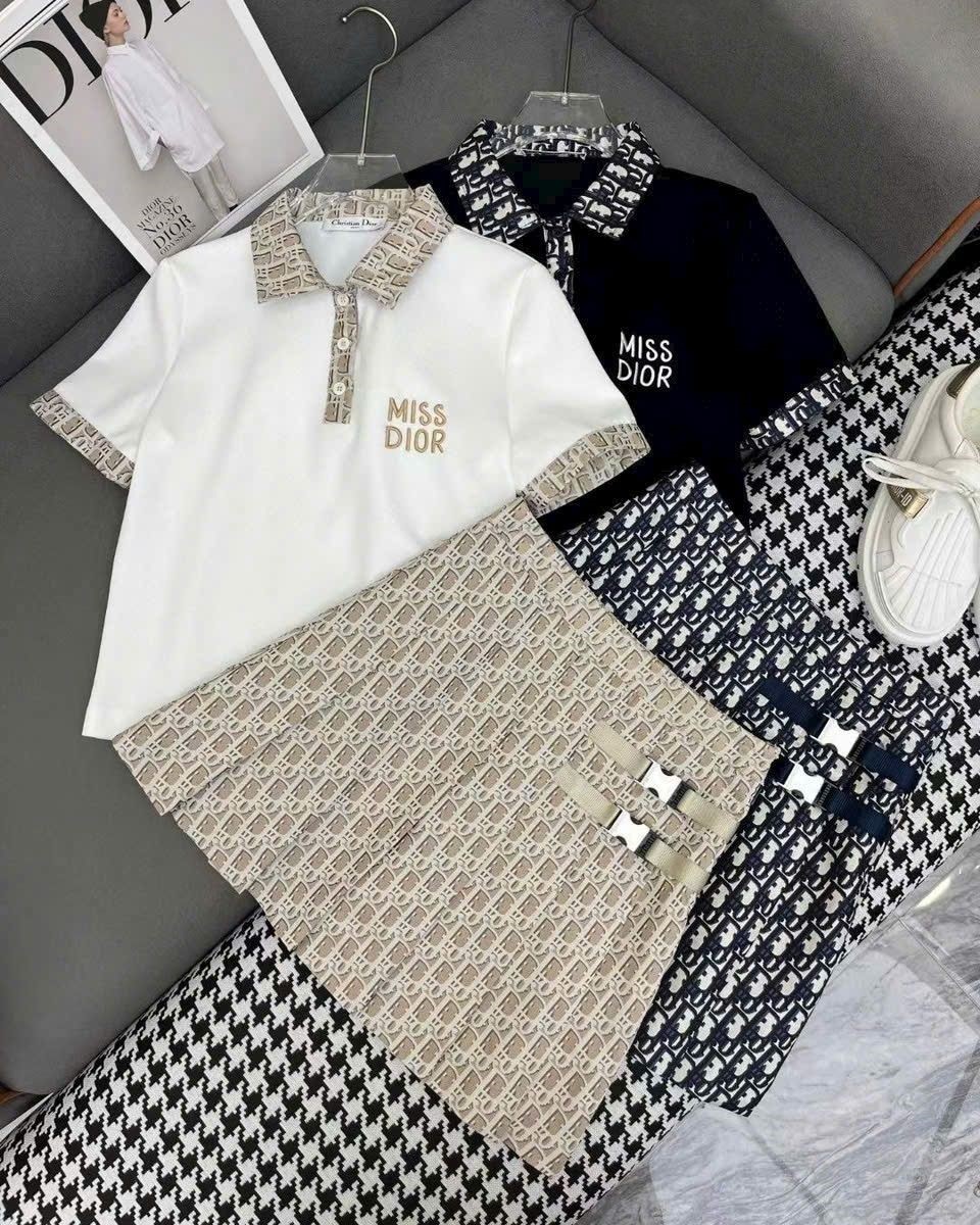 Combo áo thun polo váy xếp ly Dior 3