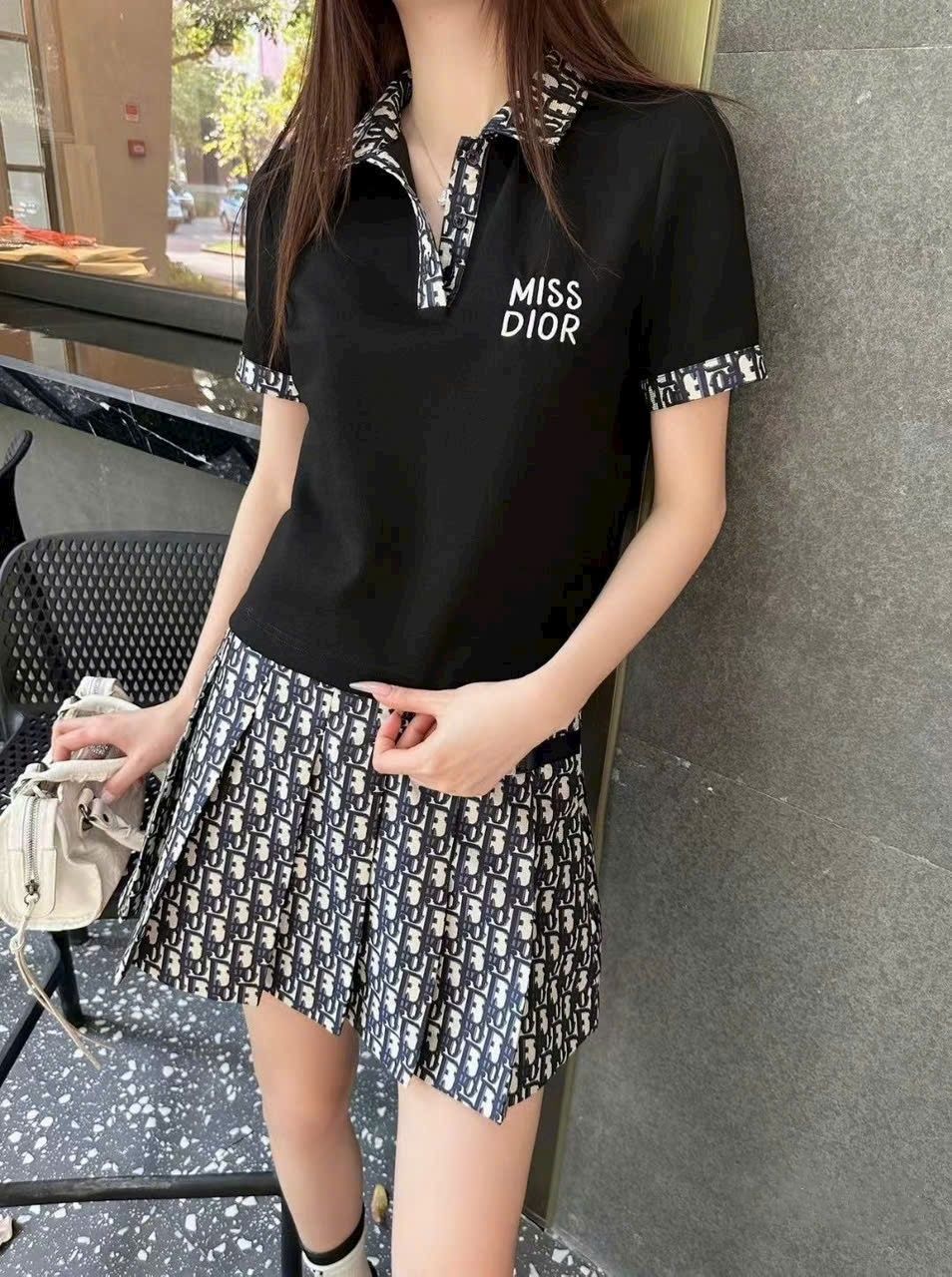 Combo áo thun polo váy xếp ly Dior 4