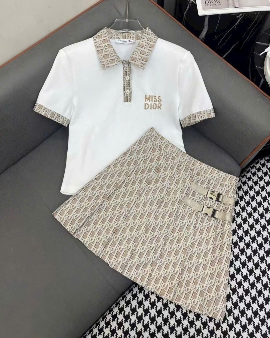 Combo áo thun polo váy xếp ly Dior 5
