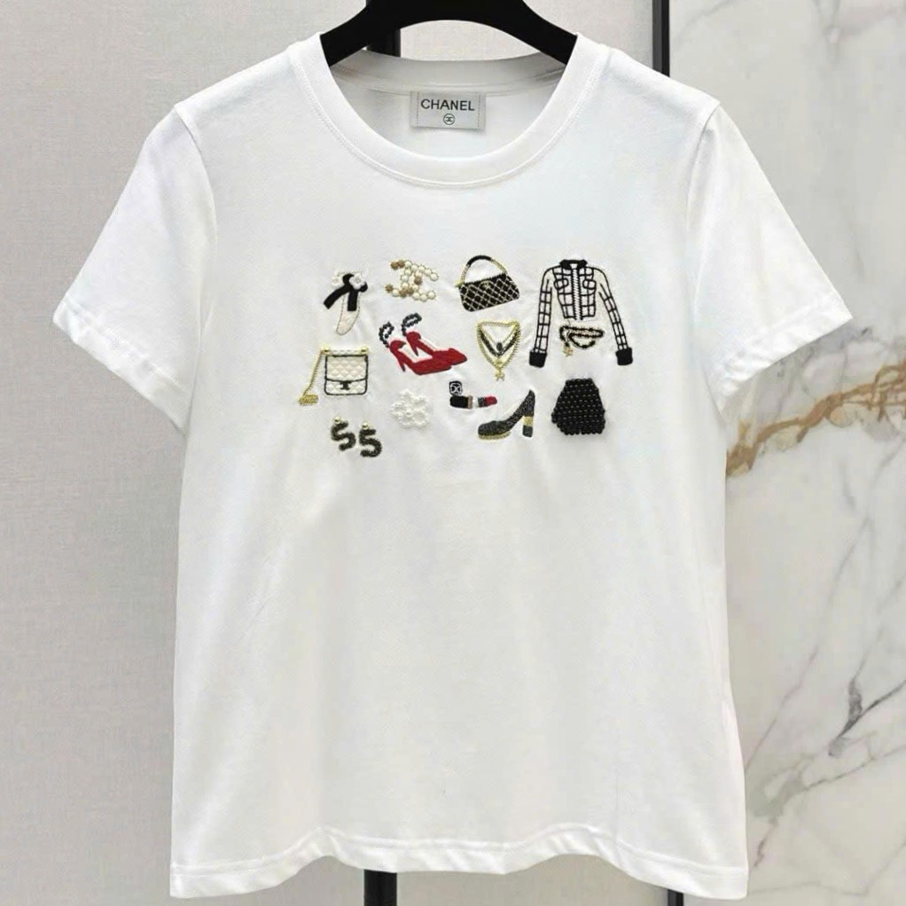 Áo thun nữ thêu nổi họa tiết sticker Chanel 5
