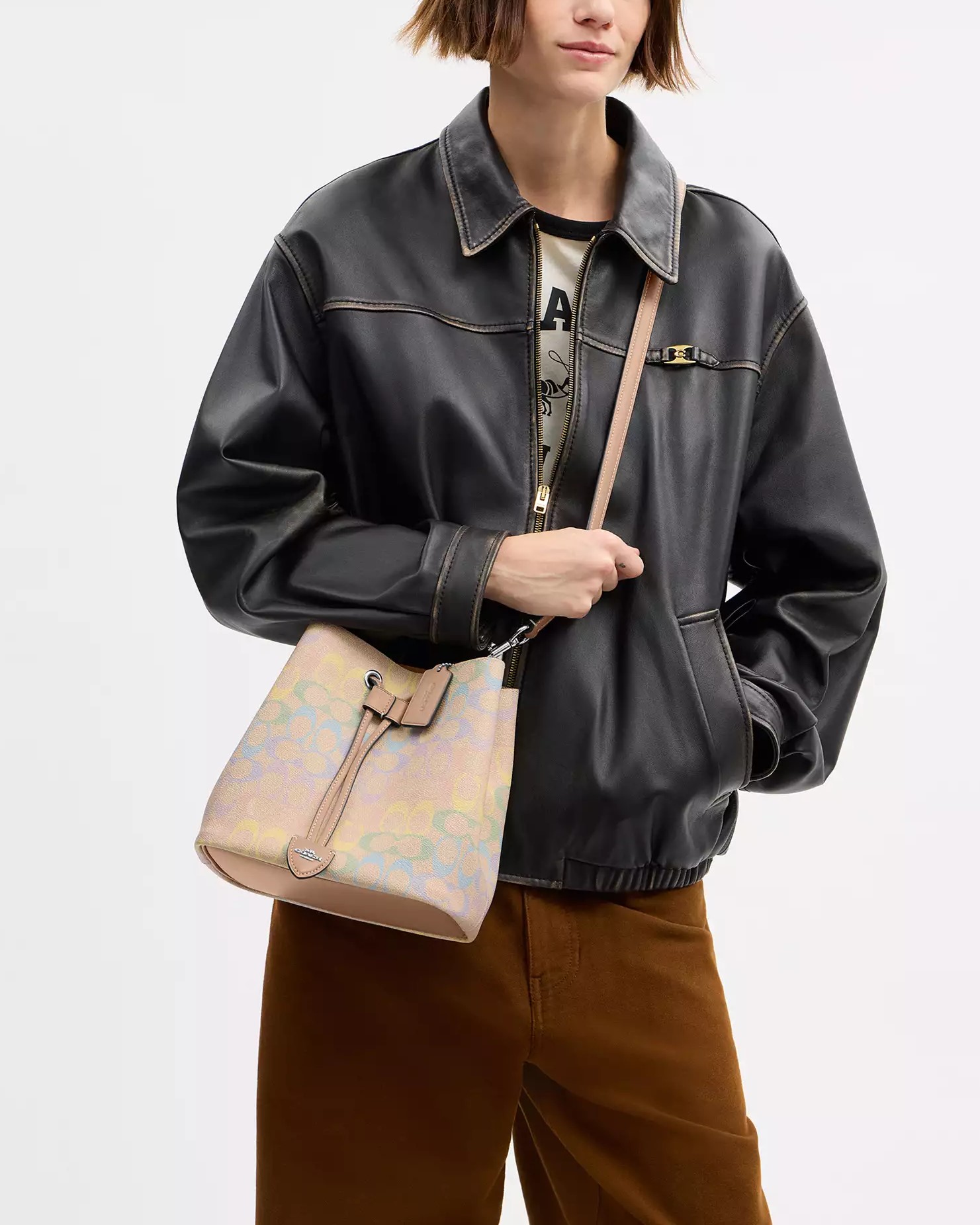 Túi xách Coach Rowan Bucket Bag In Rainbow Signature Canvas Sand Multi CDA92 9