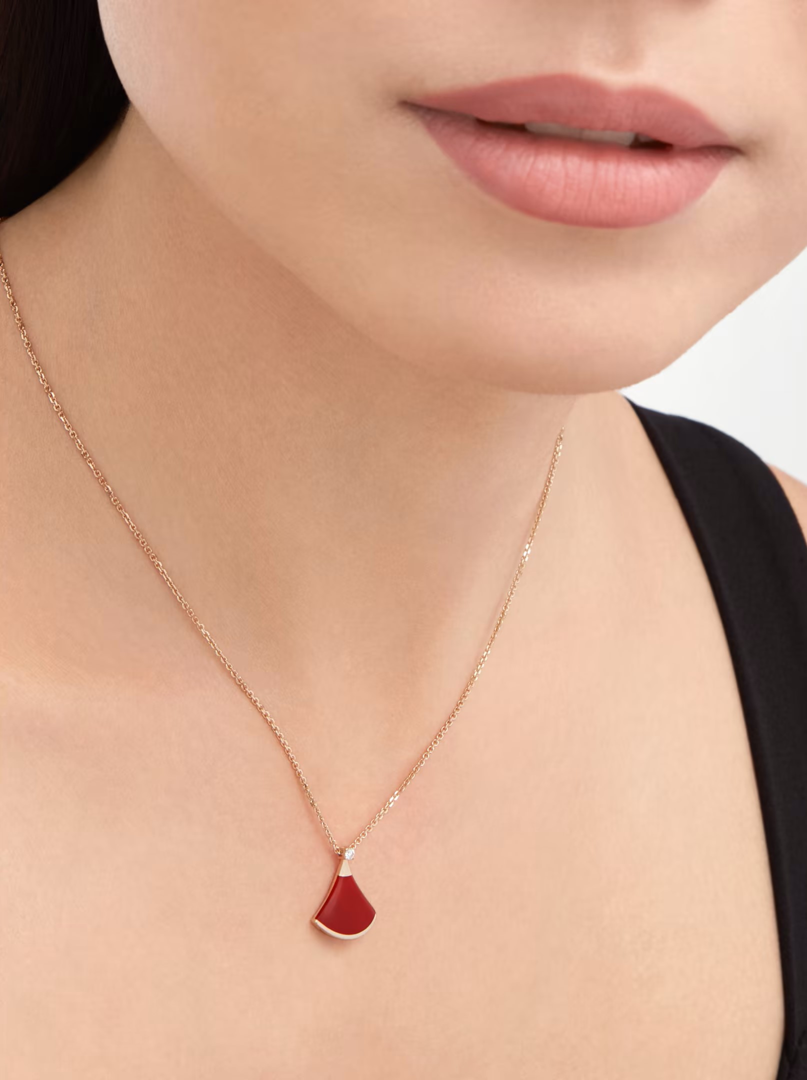 DÂY CHUYỀN NỮ HÌNH QUẠT BVLGARI DIVAS DREAM NECKLACE 350583 MÀU ĐỎ 3