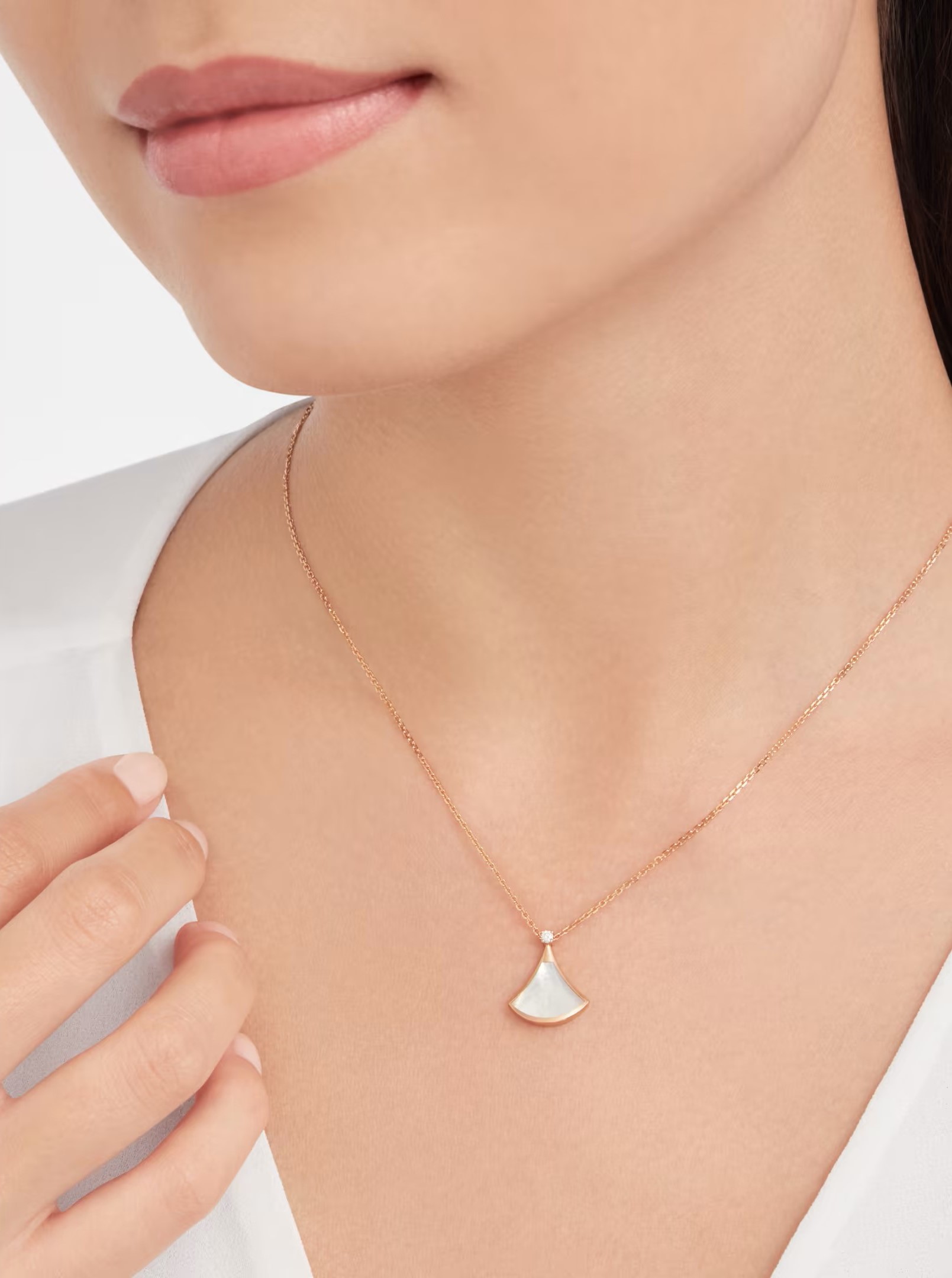 DÂY CHUYỀN NỮ MÀU TRẮNG BVLGARI DIVAS DREAM NECKLACE 350062 1