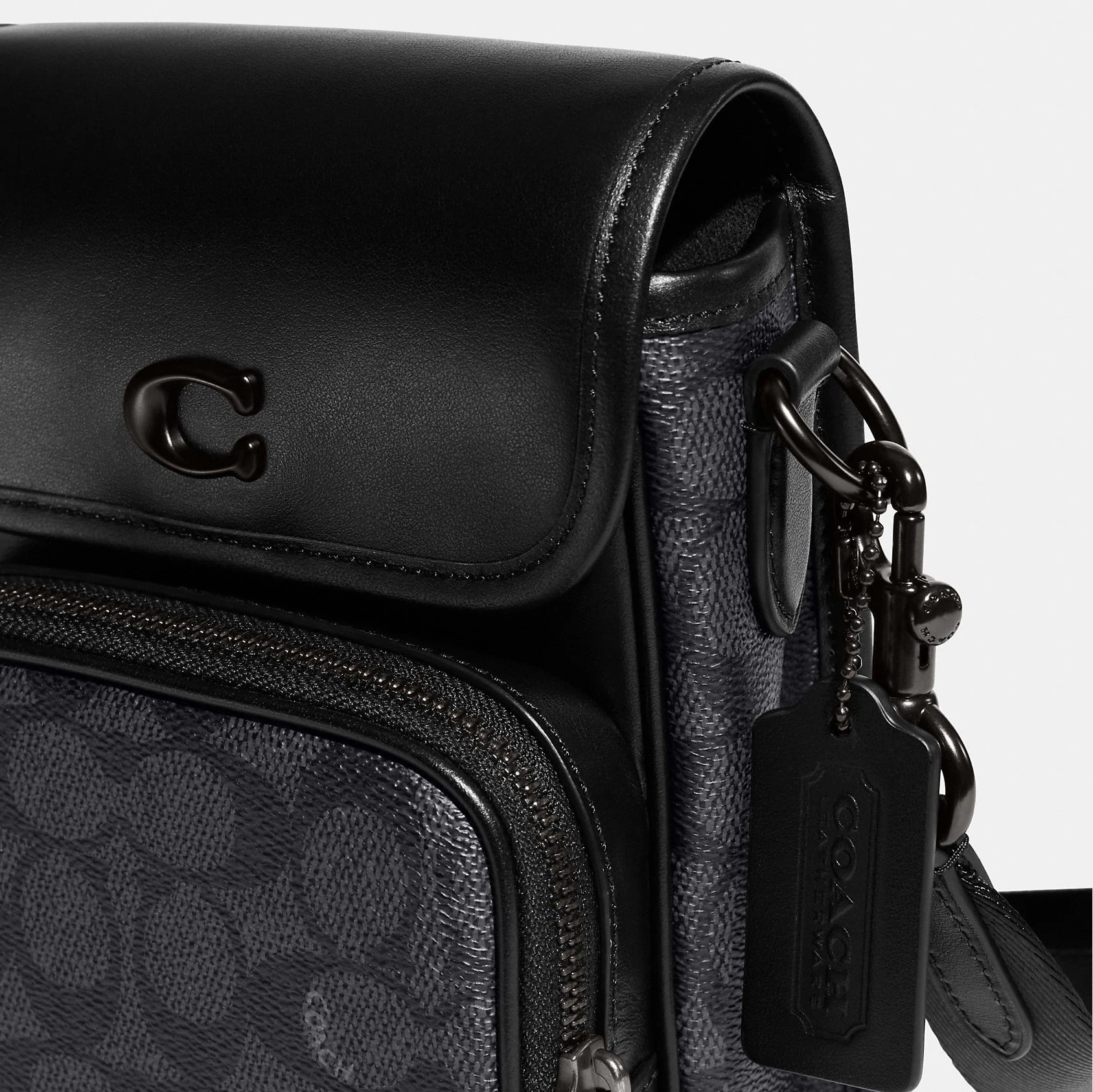 TÚI ĐEO ĐIỆN THOẠI NAM COACH LEE CROSSBODY IN SIGNATURE CANVAS CH710 3