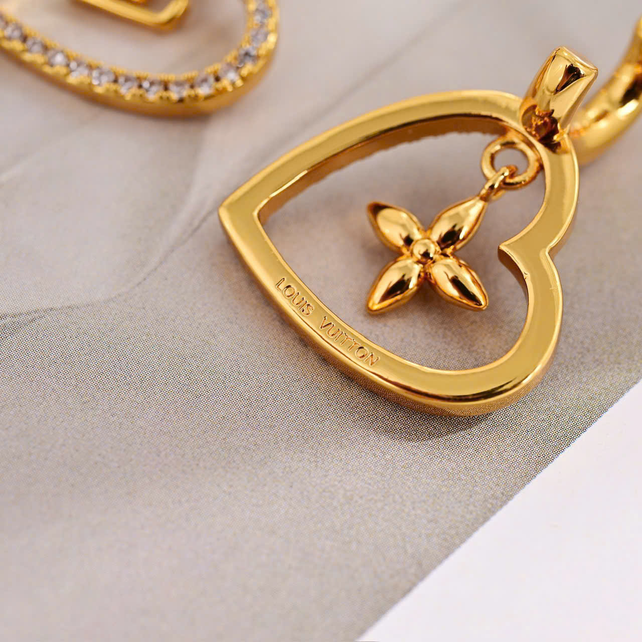 Hoa Tai My LV Heart Gold-toned Metal and Zircons Earrings 1