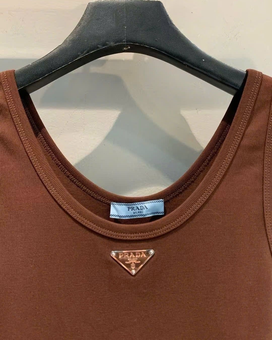 Áo ba lỗ thời trang nữ Prada 2