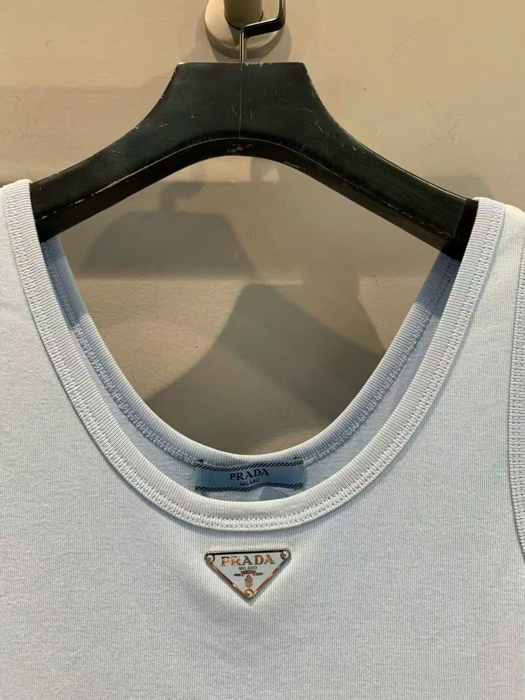 Áo ba lỗ thời trang nữ Prada 3