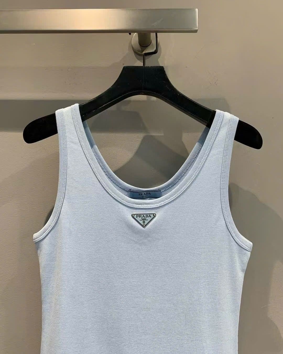 Áo ba lỗ thời trang nữ Prada 7
