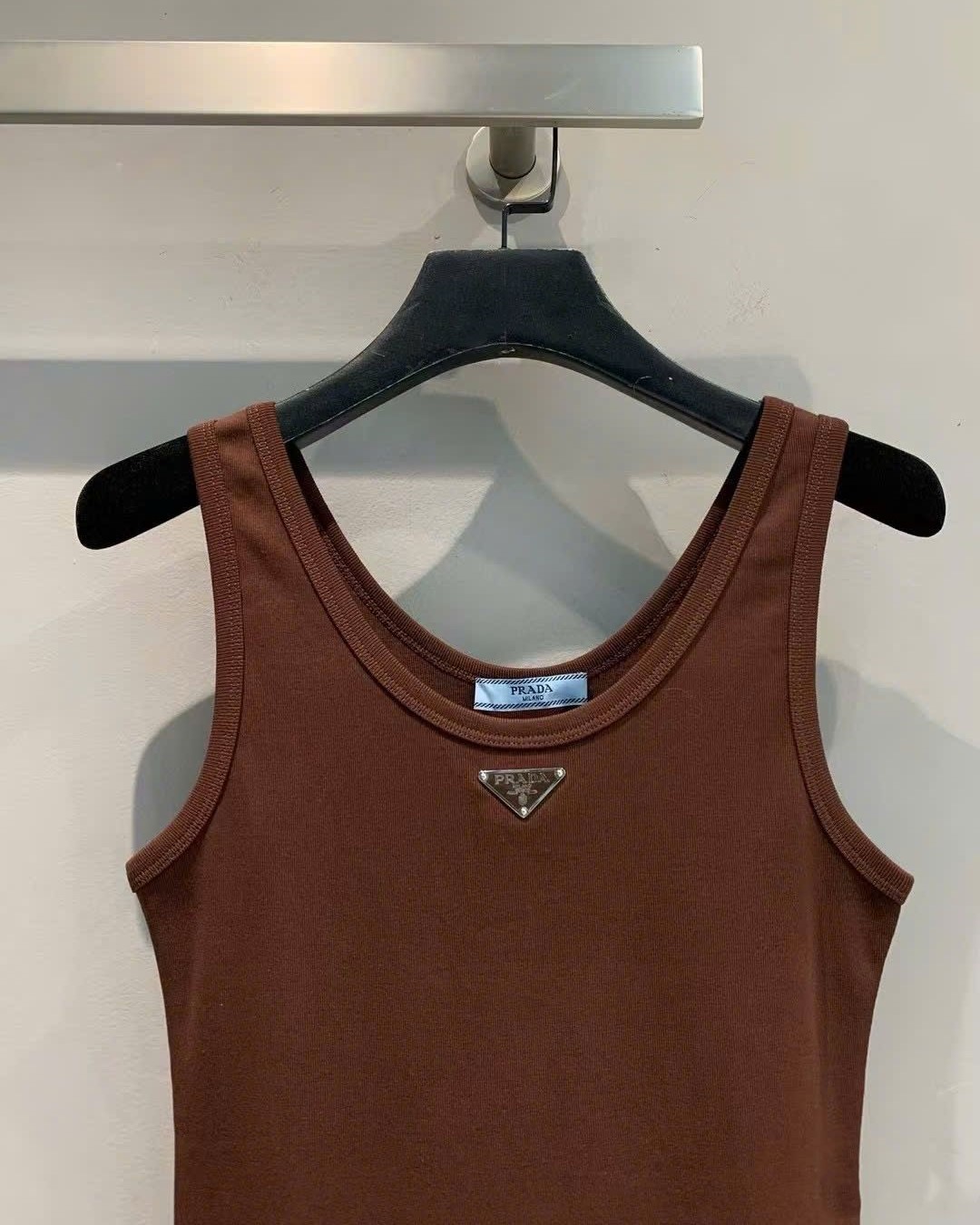 Áo ba lỗ thời trang nữ Prada 4