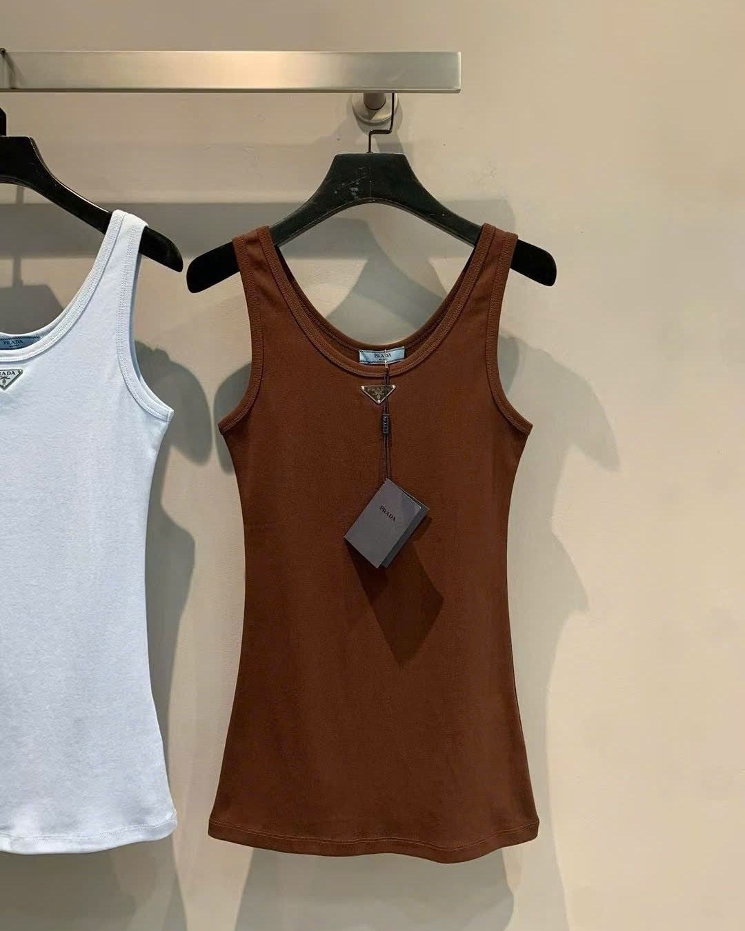 Áo ba lỗ thời trang nữ Prada 10