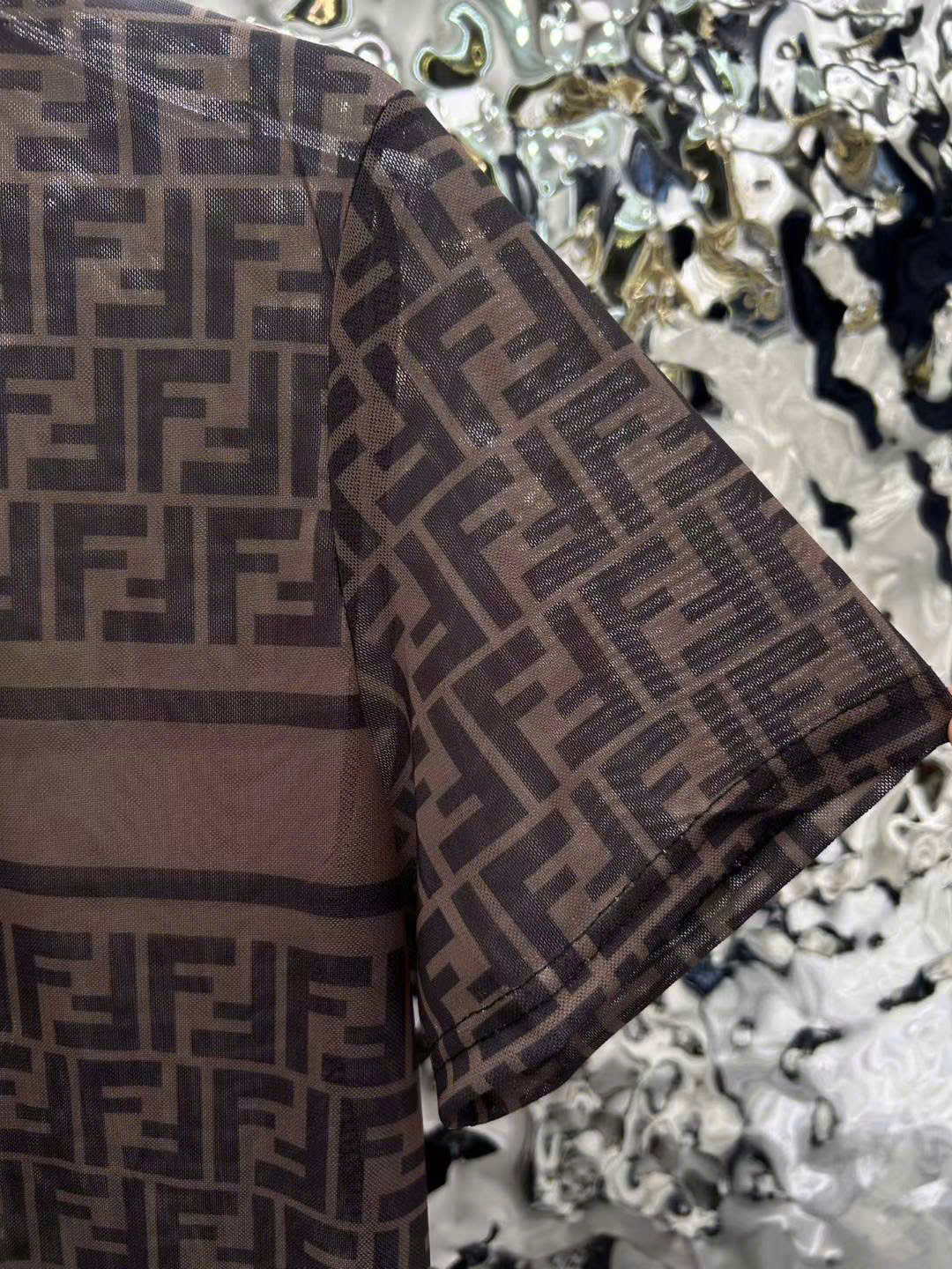 Áo thun nữ màu nâu tay ngắn cổ tròn Fendi 3