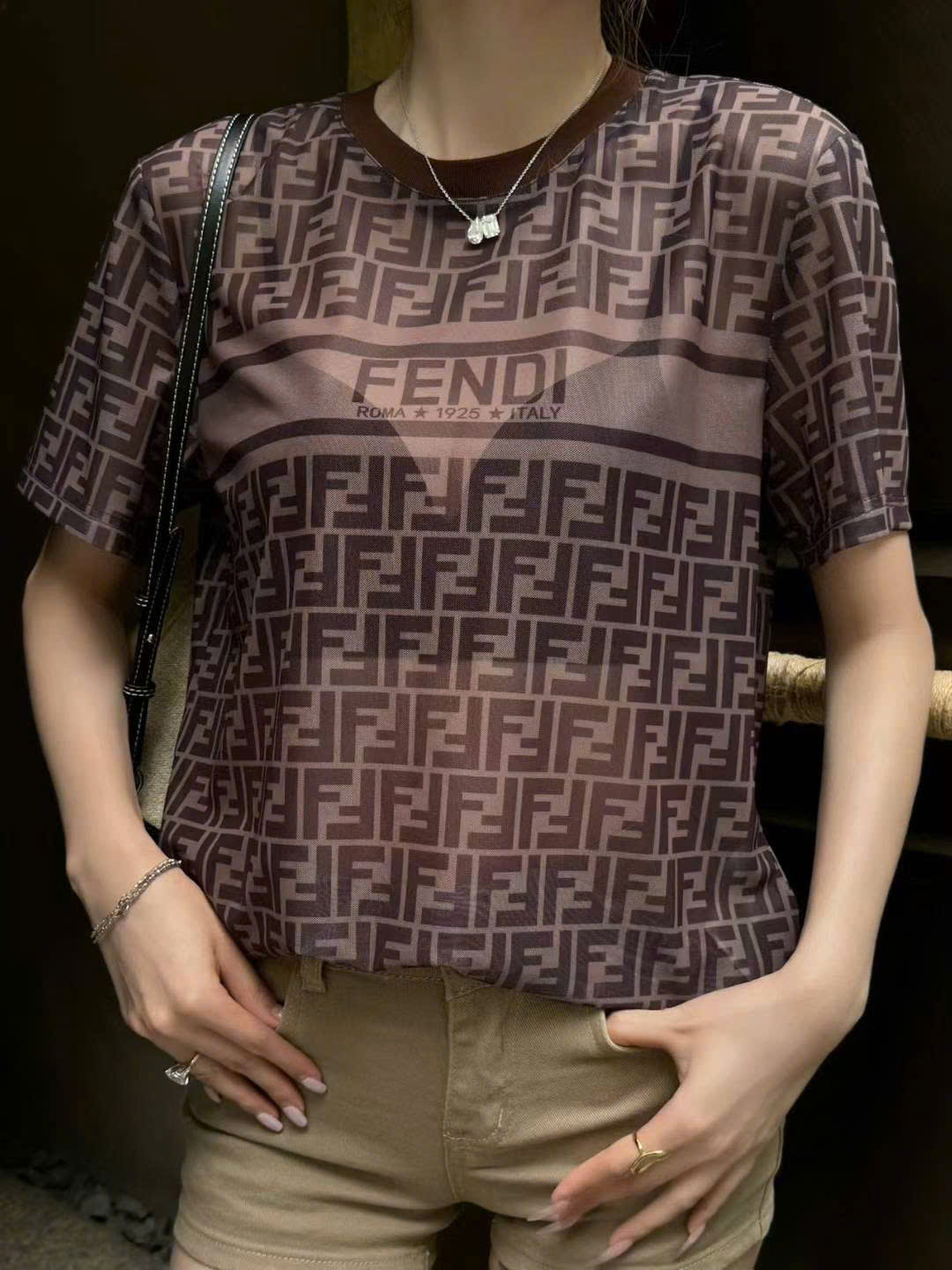 Áo thun nữ màu nâu tay ngắn cổ tròn Fendi 4