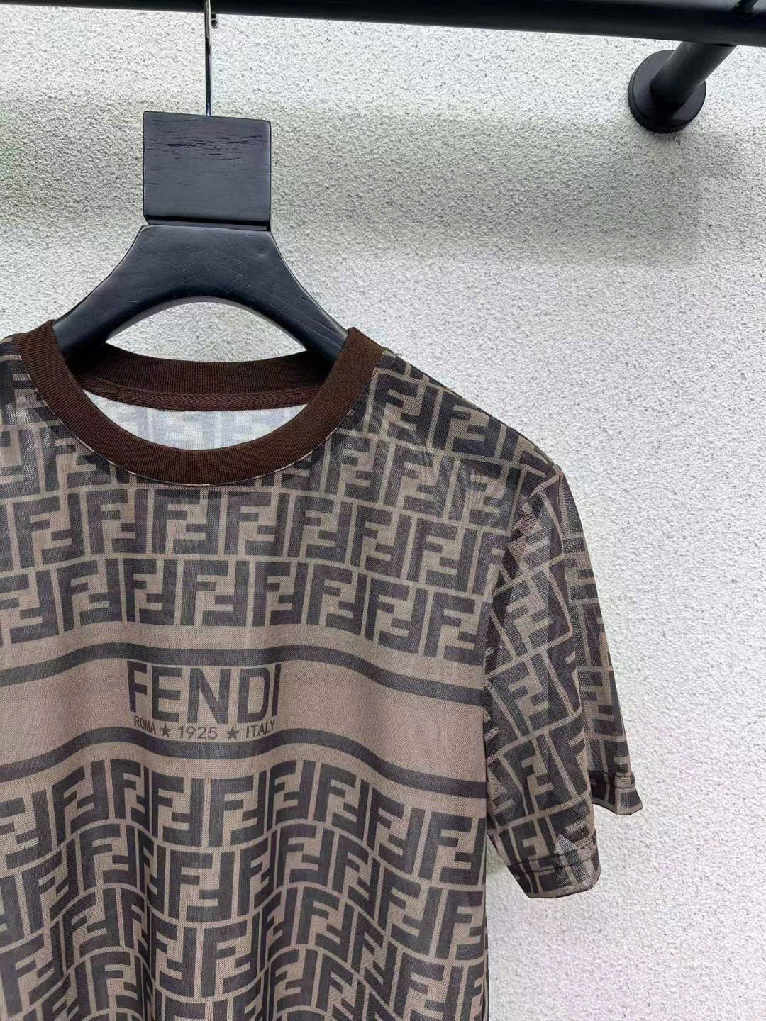 Áo thun nữ màu nâu tay ngắn cổ tròn Fendi 9