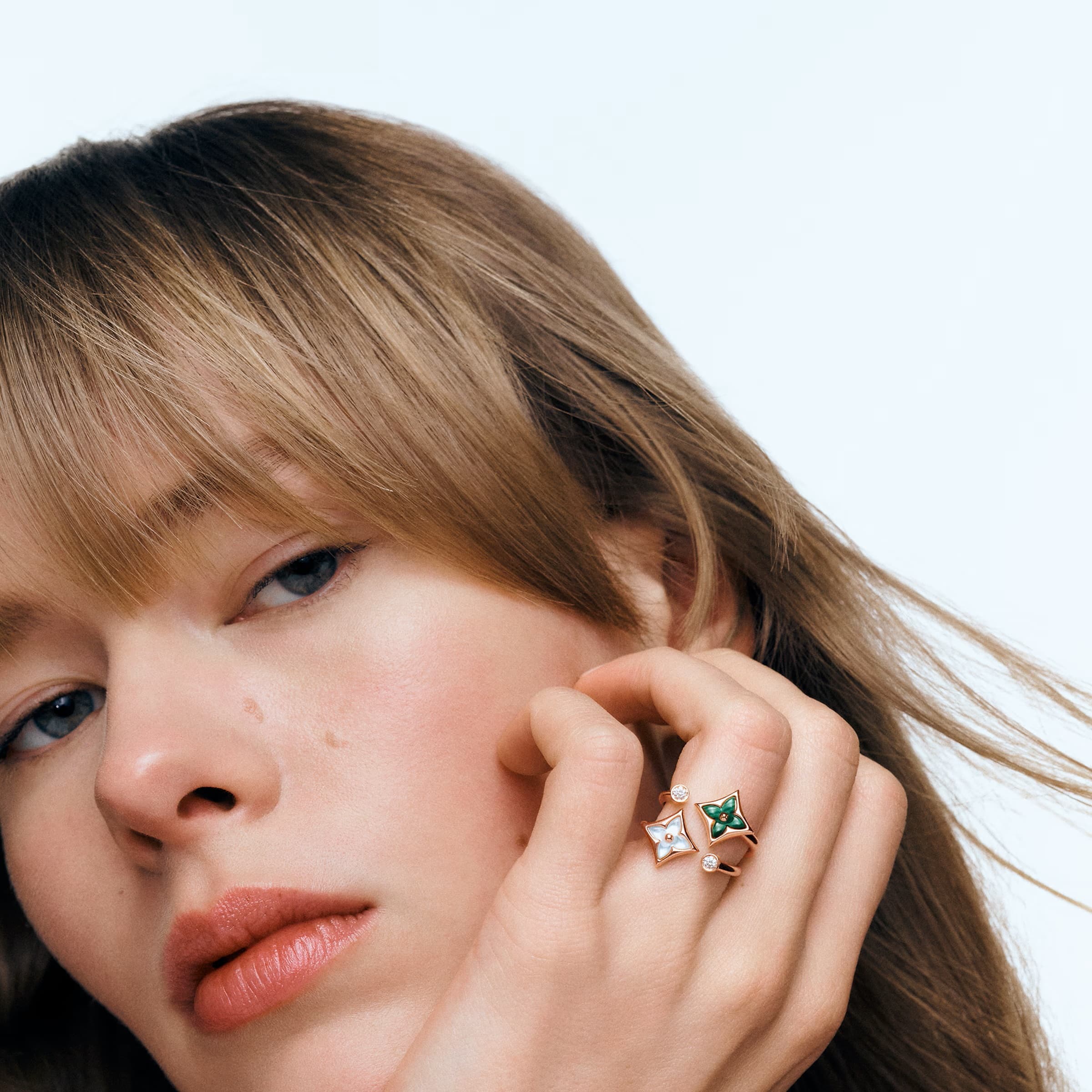 Nhẫn thời trang Louis Vuitton Color Blossom Mini Star Ring White Mother-of-Pearl and Diamond 3