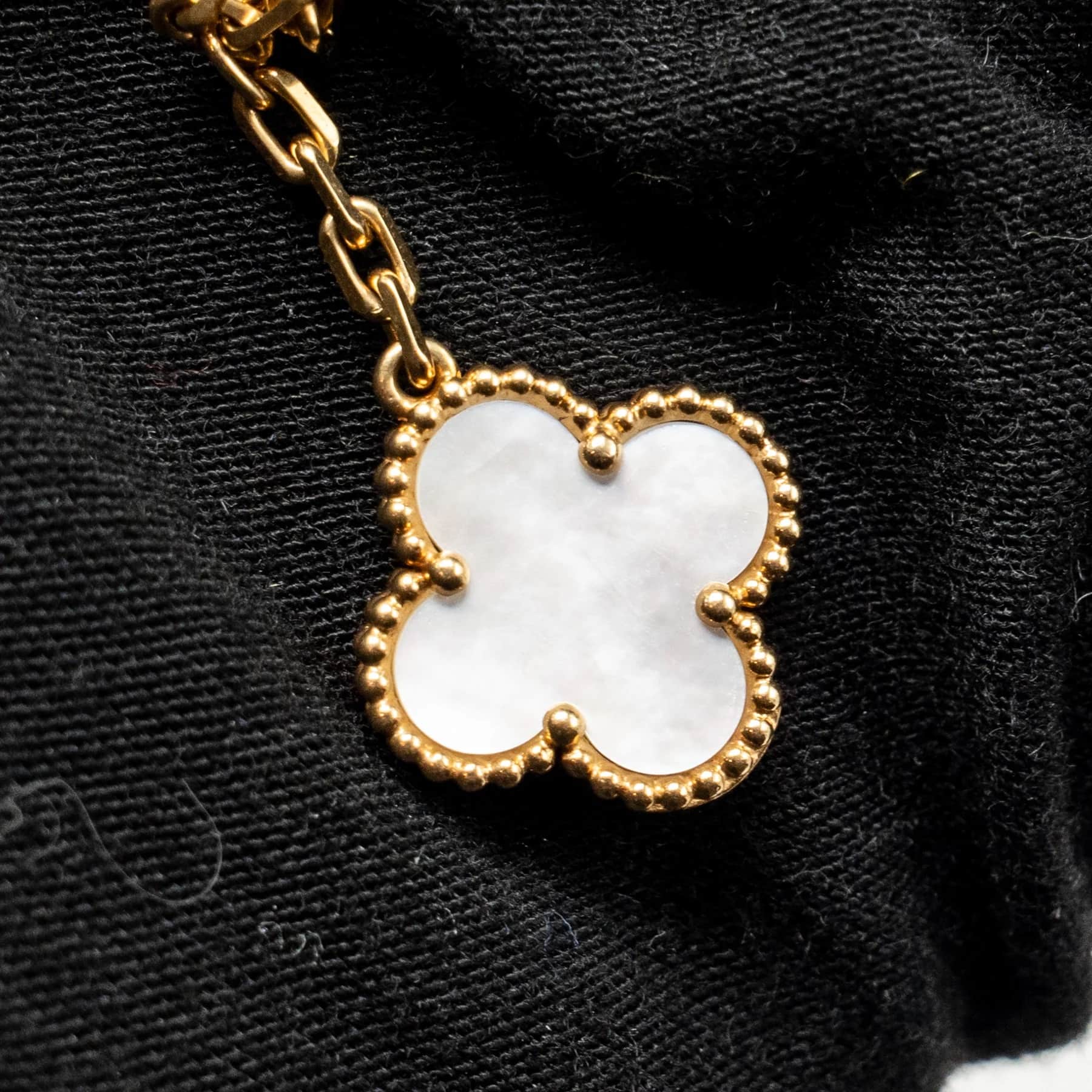Lắc tay Van Cleef Arpels Lucky Alhambra Bracelet 4 motifs Carnelian Tigers Eye Malachite VCARD79600 1