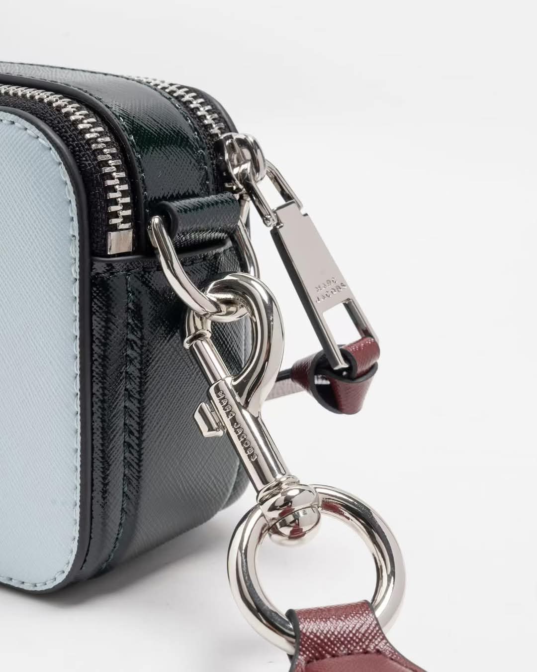 Túi đeo chéo nữ Marc Jacobs màu xanh The Snapshot Crossbody Bag Cloud Blue Multi 2S3HCR500H03 24