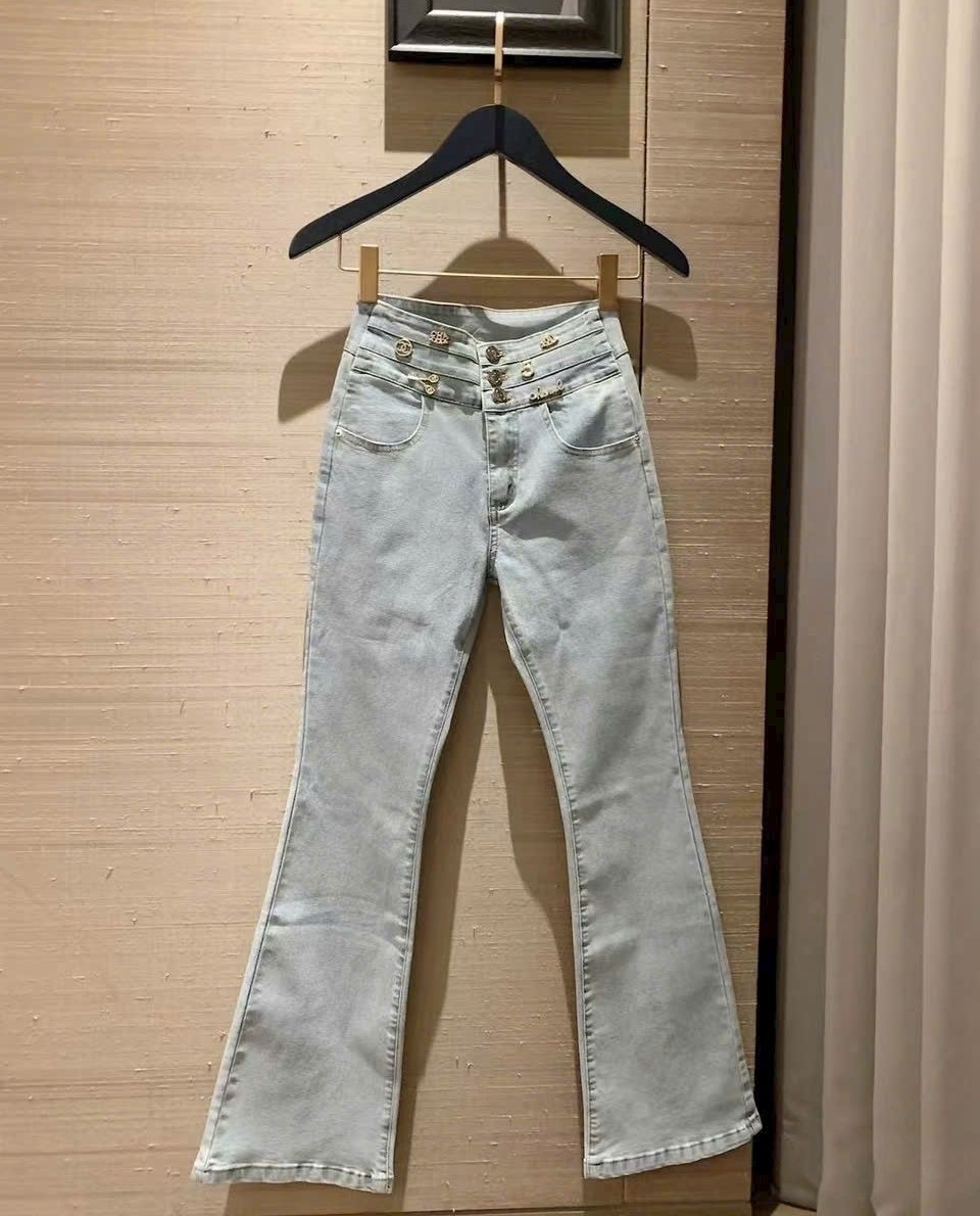 Quần jean ống loe Chanel 6
