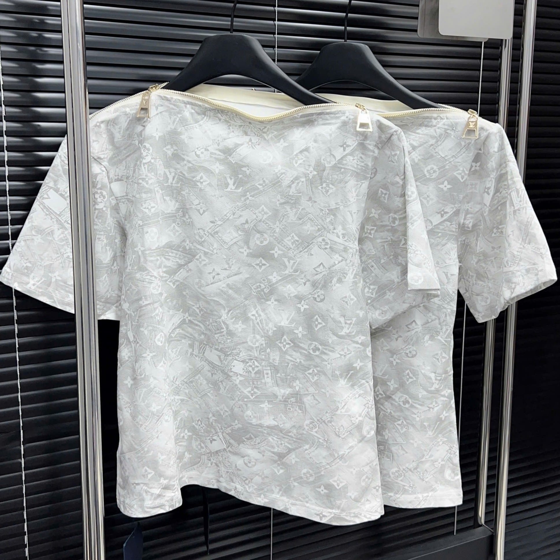 Áo Thun LV cổ khoá 10