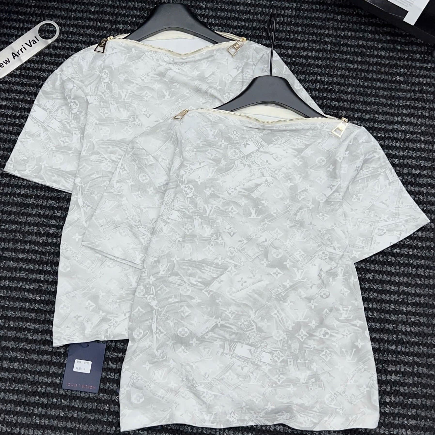 Áo Thun LV cổ khoá 9