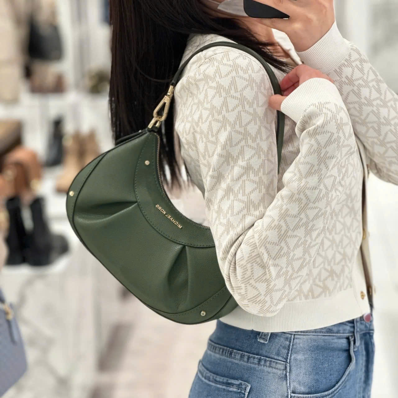 Túi đeo chéo MK nữ Michael Kors Enzo Small Convertible Pouchette Crossbody 3