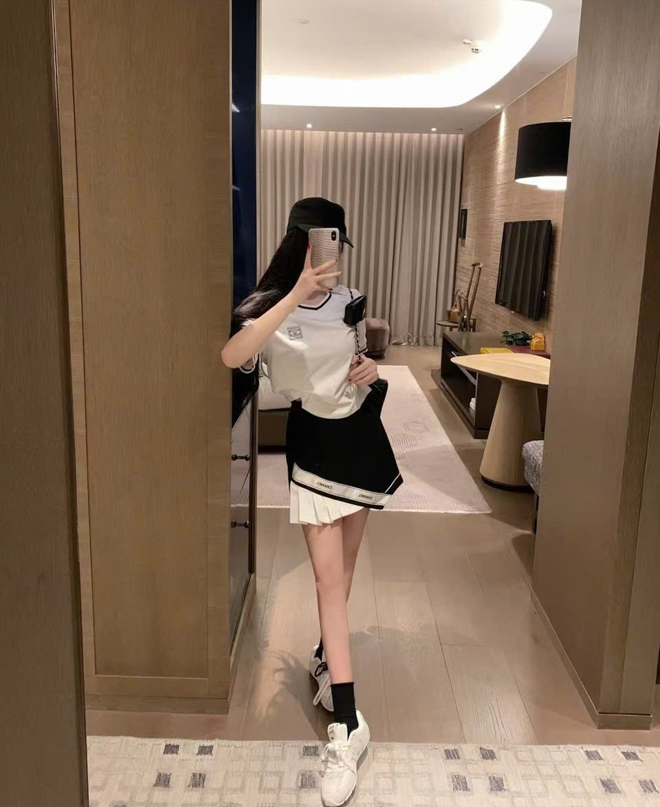 Combo áo thun váy ngắn Chanel trắng đen 4