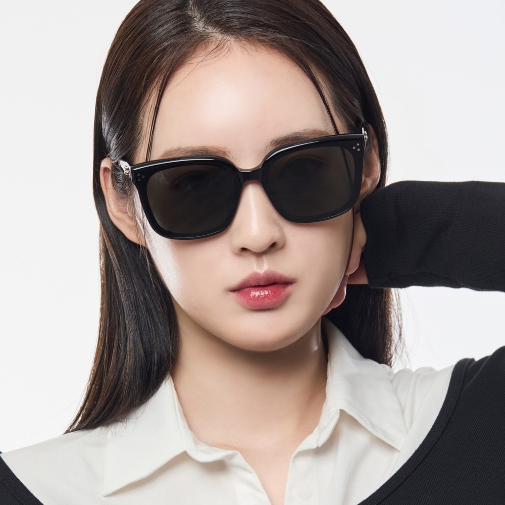 Mắt kính unisex GM Gentle Monster Dear 01 Black Lenses Square Shape Black Acetate Frame 21