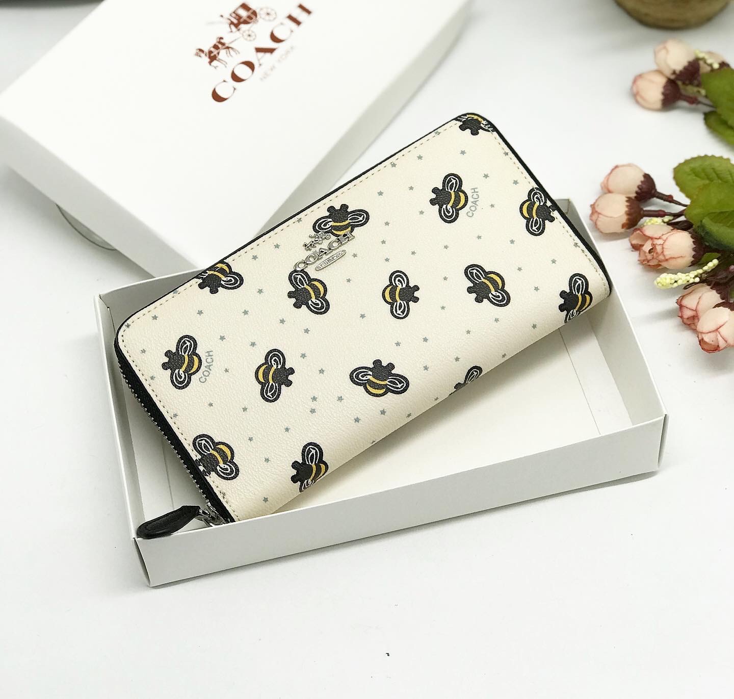 Í NỮ DÀI COACH CON ONG | COACH NEW YORK WALLET 2