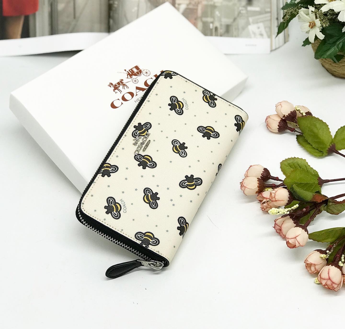 Í NỮ DÀI COACH CON ONG | COACH NEW YORK WALLET 4