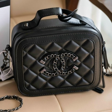 Túi Chanel đen Case Bag