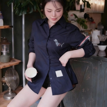 Áo sơ mi tay dài Thom Browne đính đá