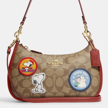 Túi xách Coach nữ chó Snoopy Coach X Peanuts Teri Shoulder Bag In Signature Canvas With Patches