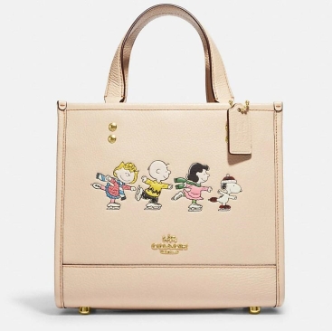 Túi đeo chéo nữ Coach X Peanuts Dempsey Tote 22 With Snoopy And Friends MotifA