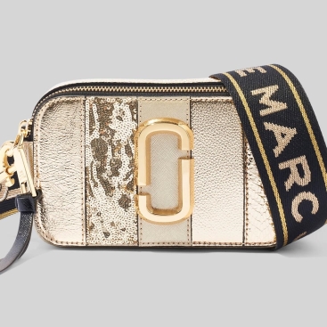 Túi xách nữ Marc Jacobs màu vàng ánh kim mới nhất The Snapshot Metallic Striped Light Gold