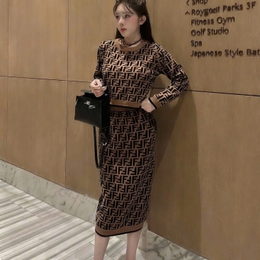 Combo áo váy họa tiết hãng Fendi
