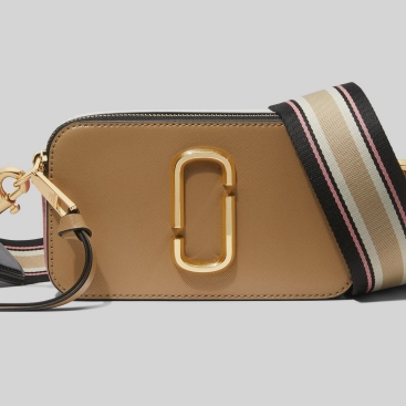 Túi xách nữ Marc Jacobs màu nâu kem Snapshot Crossbody Bag In New Sandcastle Multi